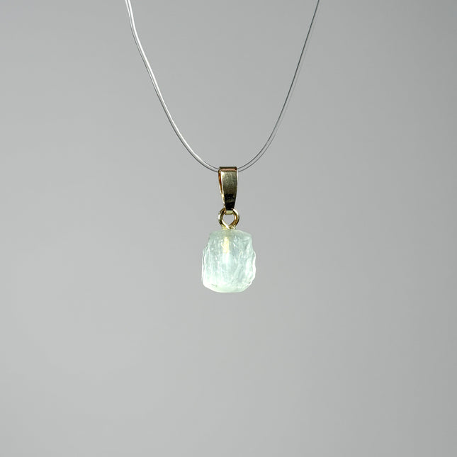 Aquamarin Rohstein Kettenanhänger