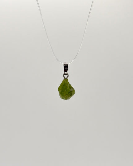 Peridot Rohstein Kettenanhänger