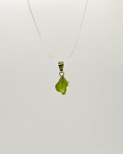 Peridot Rohstein Kettenanhänger