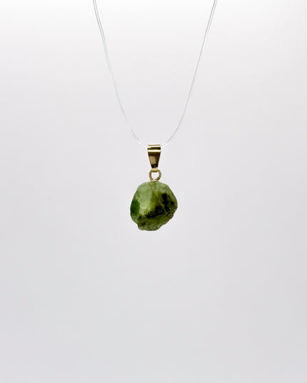 Peridot Rohstein Kettenanhänger