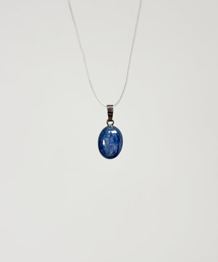 Disthen (Kyanit) Cabochon Kettenanhänger