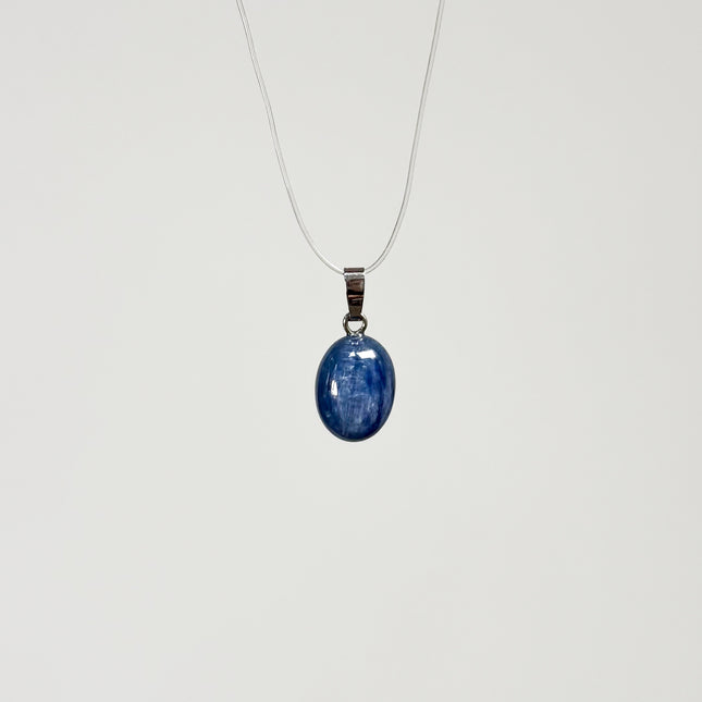 Disthen (Kyanit) Cabochon - Kettenanhänger