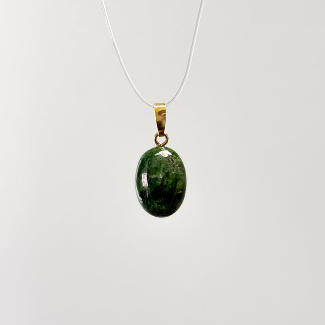 Chromdiopsid Cabochon Kettenanhänger