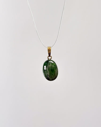 Chromdiopsid Cabochon Kettenanhänger