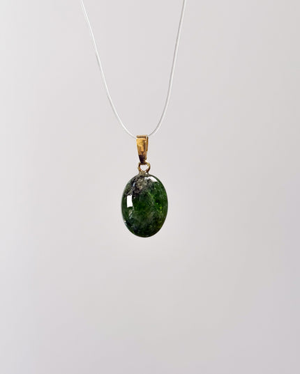Chromdiopsid Cabochon Kettenanhänger