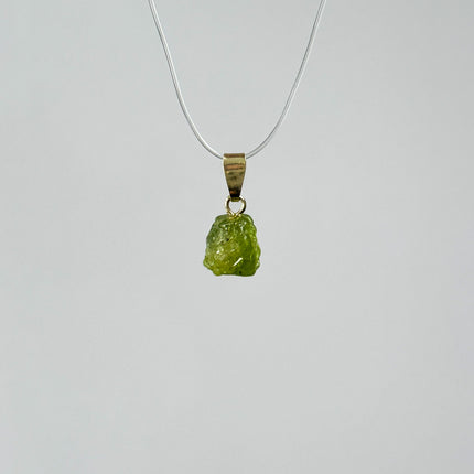 Peridot (roh) Anhänger - 925 Silber vergoldet