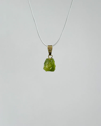 Peridot Rohstein Kettenanhänger