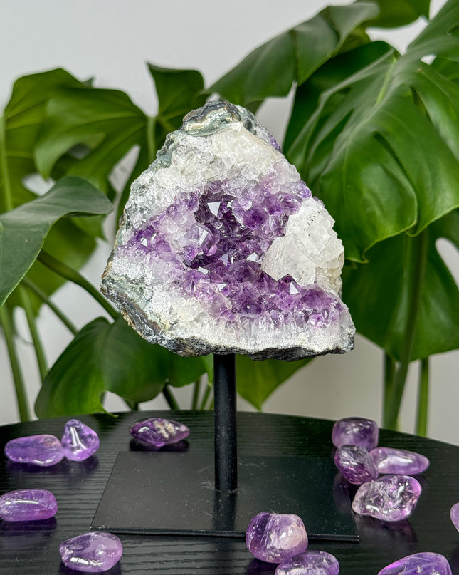 Amethyst Cluster auf Metallständer - Nr. 4