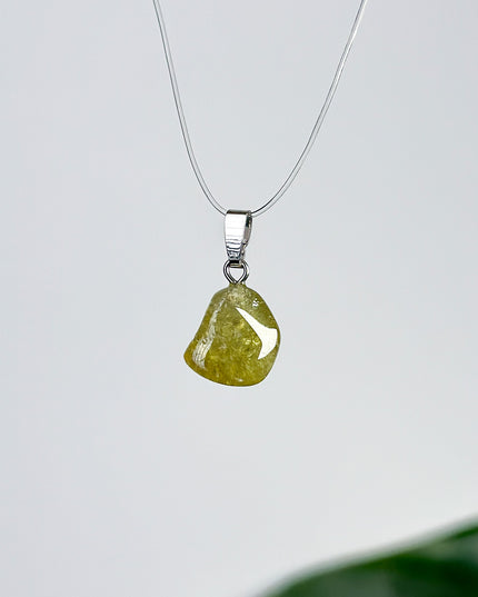 Grüner Granat (Grossular) Anhänger - 925 Silber