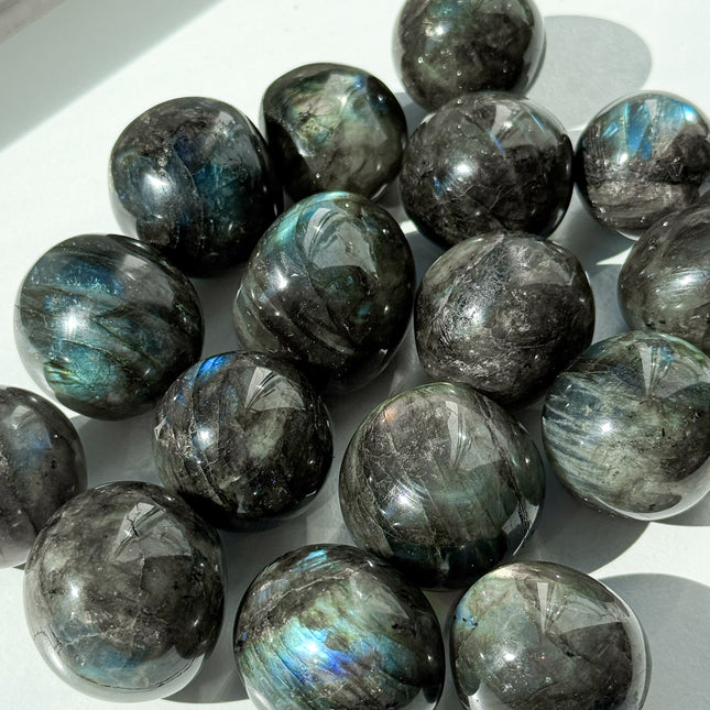 Labradorit Trommelstein