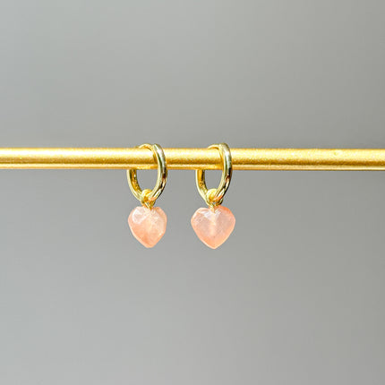 Mondstein Herz Ohrringe – mit Hoop in Gold