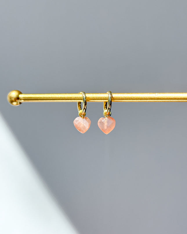 Mondstein Herz Ohrringe – mit Hoop in Gold