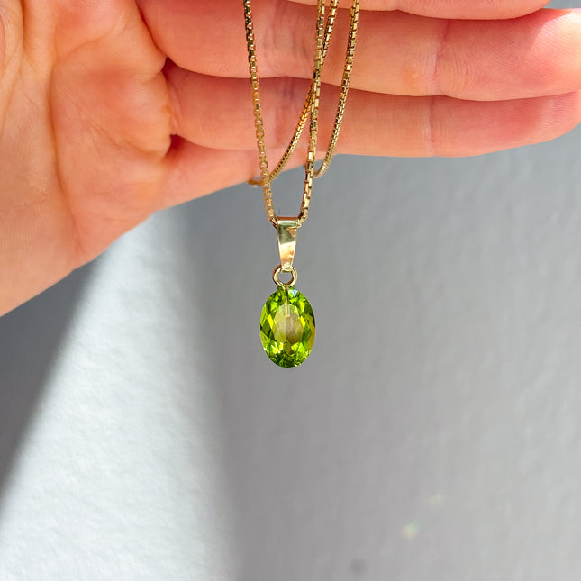 FairyTale Peridot Anhänger - Oval in Gold
