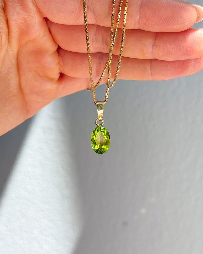 FairyTale Peridot Anhänger - Oval in Gold