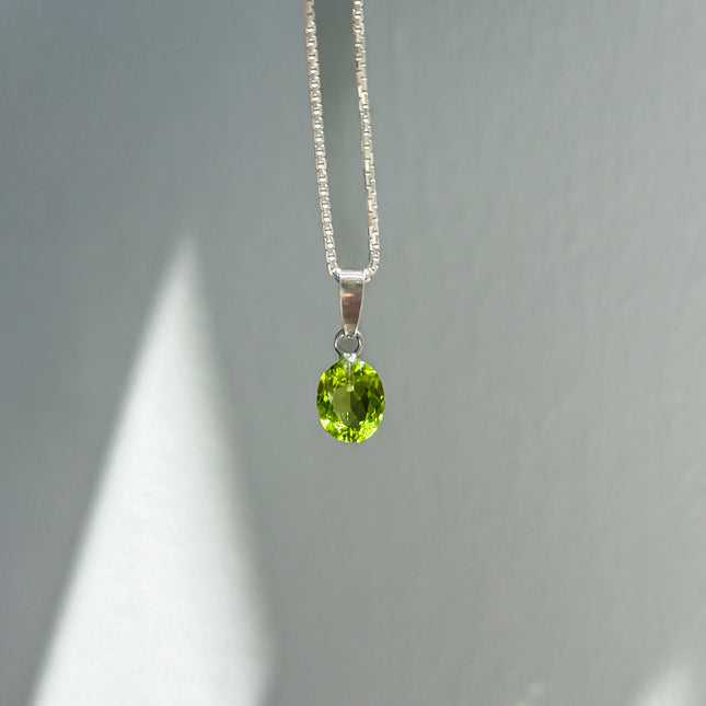 FairyTale Peridot Anhänger - Oval in Silber