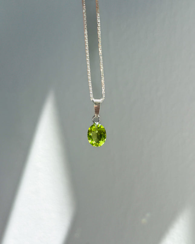 FairyTale Peridot Anhänger - Oval in Silber