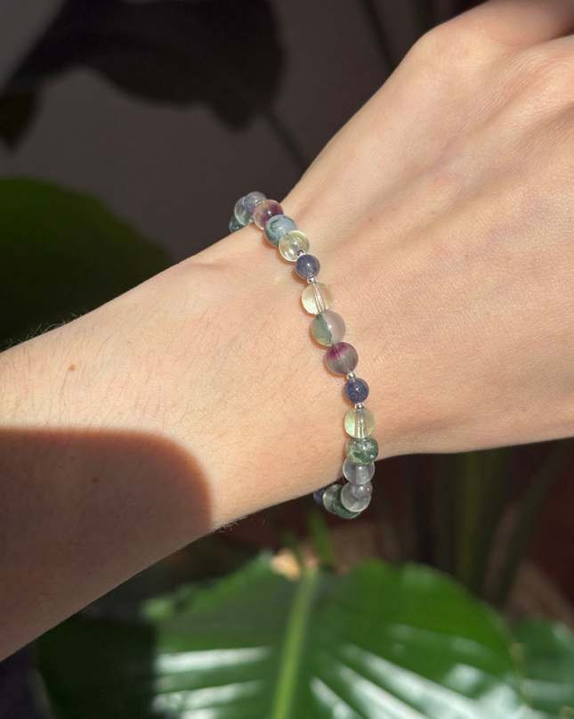 ROOT`S OF CLARITY - Perlenarmband aus Fluorit, Saphir und Moosachat