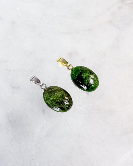 Chromdiopsid Cabochon Kettenanhänger
