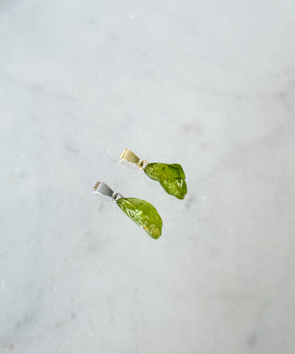 Peridot Rohstein Kettenanhänger