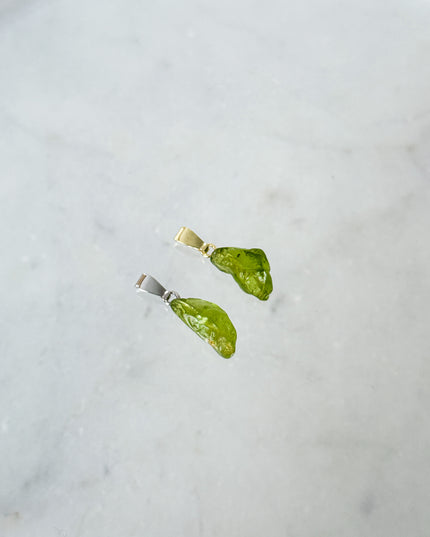 Peridot Rohstein Kettenanhänger