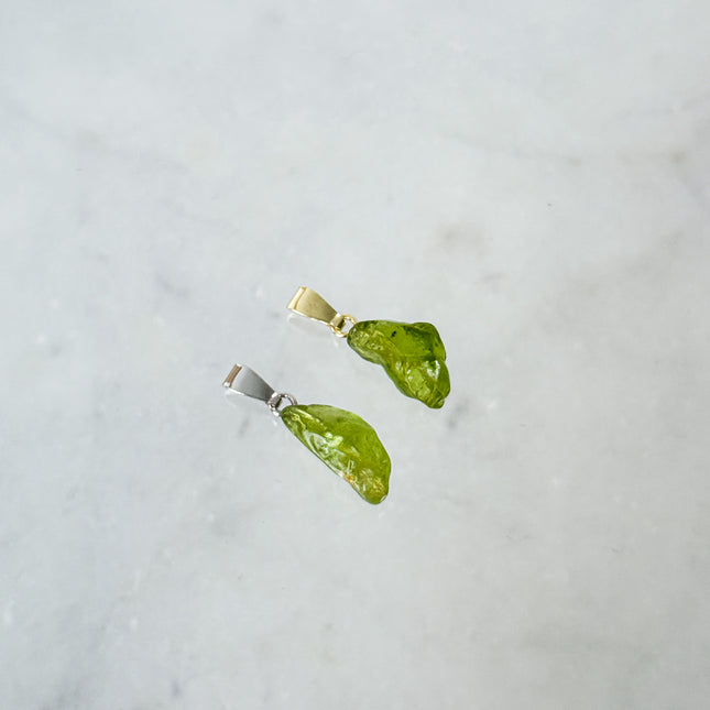 Peridot Rohstein Kettenanhänger