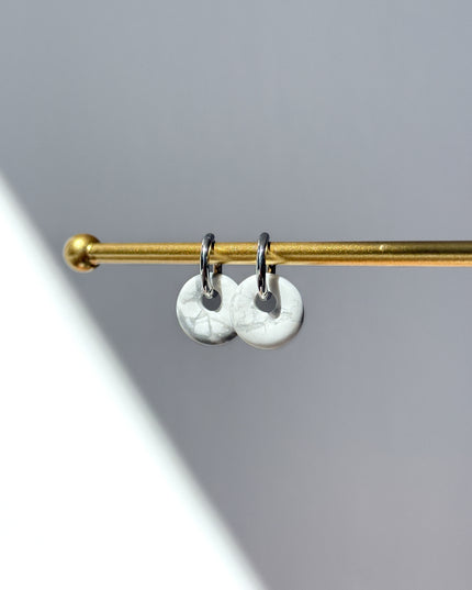 Magnesit Donut Ohrringe – mit Hoop in Silber oder Gold