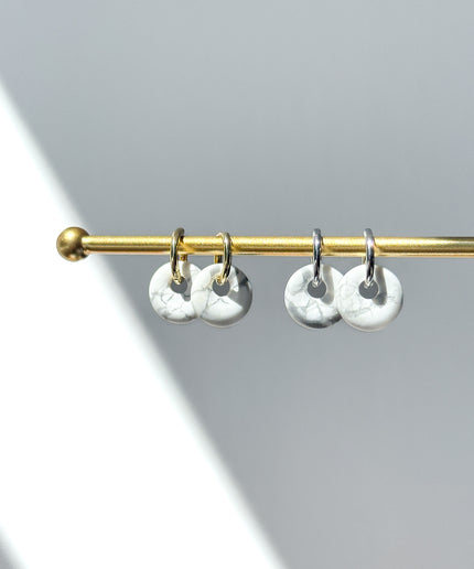 Magnesit Donut Ohrringe – mit Hoop in Silber oder Gold