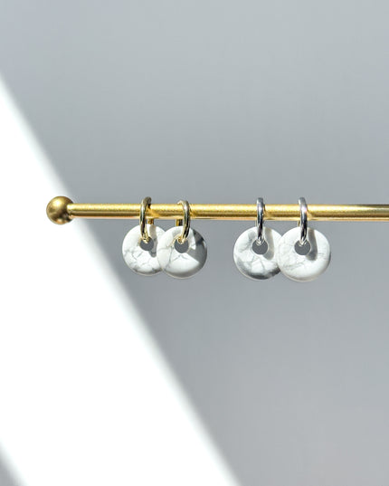 Magnesit Donut Ohrringe – mit Hoop in Silber oder Gold