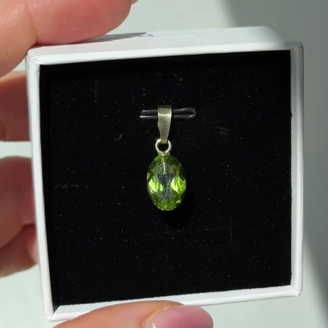 FairyTale Peridot Anhänger - Oval in Gold