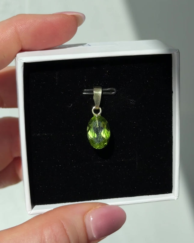 FairyTale Peridot Anhänger - Oval in Gold