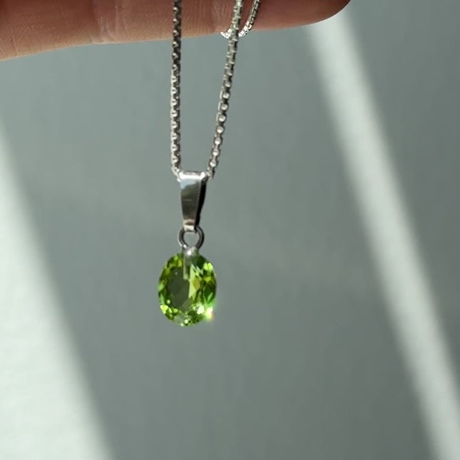 FairyTale Peridot Anhänger - Oval in Silber