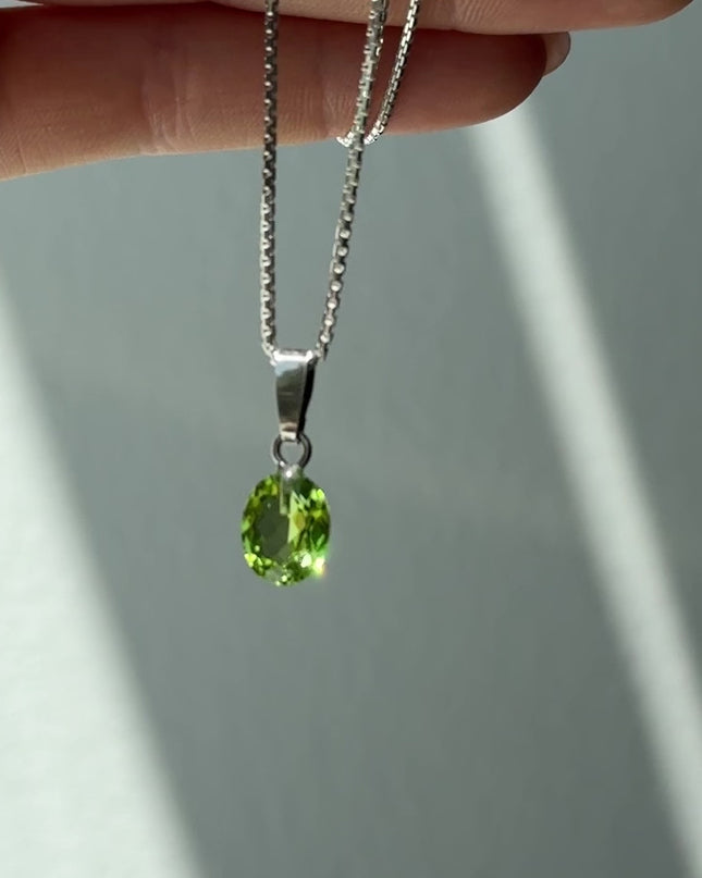 FairyTale Peridot Anhänger - Oval in Silber