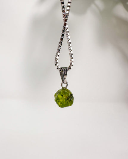 Peridot (Olivin) in Rohform - silber - Nr. 3