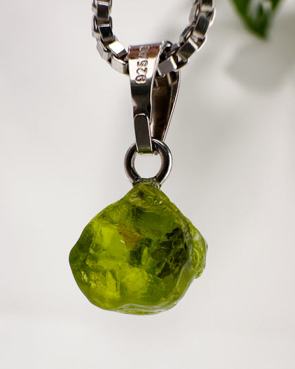 Peridot (Olivin) in Rohform - silber - Nr. 3