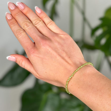 Peridot facettiert Perlenarmband - verstellbar