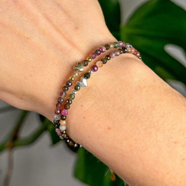 Turmalin "HEART IS GOLDEN" Design Perlenarmband - verstellbar