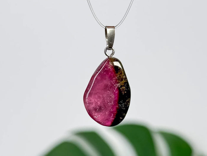 <h3><a href="https://steinedergezeiten.de/collections/turmalin-rubellit" title="https://steinedergezeiten.de/collections/turmalin-rubellit"><span style="text-decoration:underline"><strong>Rubellit</strong></span></a></h3>